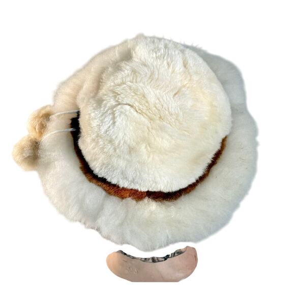 Womens VTG Ivory Shearling Big Brimmed Hat 1970s Large Size Pom Poms - Picture 7 of 8